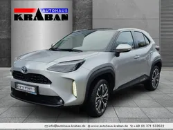 Shimmering silver Gebraucht 2021 Toyota Yaris Hybrid Elegant | 25.880 € (Fairer Preis)