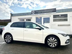 Weiß Gebraucht 2023 VW Golf VIII Active Limousine | 21.500 € (Guter Preis)