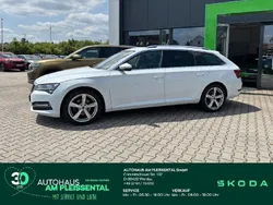 Weiß Gebraucht 2022 Skoda Superb Style Kombi | 28.870 € (Guter Preis)