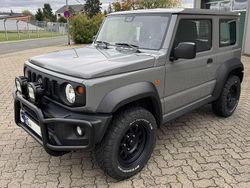 Grau Gebraucht 2023 Suzuki Jimny Comfort SUV | 32.900 € (Etwas zu teuer)