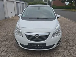 Weiß Gebraucht 2011 Opel Meriva Color Edition Van / Kleinbus | 5.999 € (Fairer Preis)