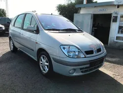 Silber Gebraucht 2002 Renault Scénic Dynamique Van / Kleinbus | 2.199 € (Fairer Preis)