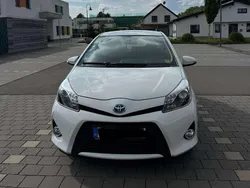 Weiß Gebraucht 2012 Toyota Yaris Hybrid Life Kleinwagen | 10.000 € (Fairer Preis)