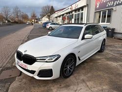 Weiß Gebraucht 2022 BMW 530e M Sport Kombi | 28.499 € (Fairer Preis)