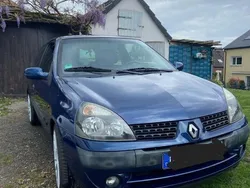 Blau Gebraucht 2001 Renault Clio II Limousine | 1.500 € (Fairer Preis)