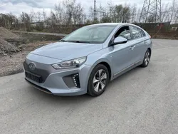 Grau Gebraucht 2016 Hyundai Ioniq Trend Limousine | 10.200 € (Teuer)