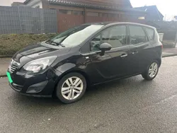 Schwarz Gebraucht 2010 Opel Meriva Van / Kleinbus | 5.700 € (Etwas zu teuer)