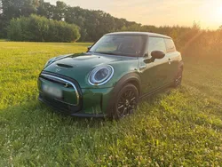 Grün Gebraucht 2023 Mini Cooper SE Kleinwagen | 24.890 € (Etwas zu teuer)