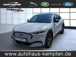Space white (metallic) Gebraucht 2023 Ford Mustang Mach-E Premium SUV | 35.850 € (Guter Preis)