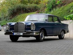 Blau Gebraucht 1963 Mercedes 220 Limousine | 29.980 €