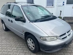 Silber Gebraucht 2000 Chrysler Voyager Van / Kleinbus | 750 €