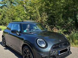Grau Gebraucht 2024 Mini John Cooper Works Kleinwagen | 35.200 € (Fairer Preis)