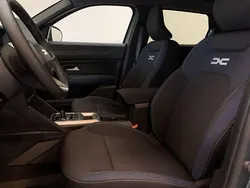 Zederngrün Gebraucht 2024 Dacia Duster Journey SUV | 28.040 € (Fairer Preis)