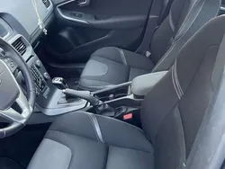Blau Gebraucht 2016 Volvo V40 Momentum Kombi | 18.900 € (Etwas zu teuer)