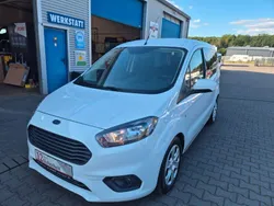 Weiß Gebraucht 2020 Ford Tourneo Courier Trend Van / Kleinbus | 13.880 € (Fairer Preis)