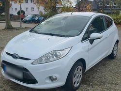 Weiß Gebraucht 2009 Ford Fiesta Titanium Kleinwagen | 1.350 €