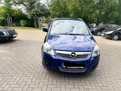 Grau Gebraucht 2010 Opel Zafira Edition Van / Kleinbus | 4.999 € (Fairer Preis)