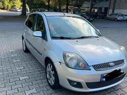 Silber Gebraucht 2006 Ford Fiesta Ghia Limousine | 1.890 € (Fairer Preis)