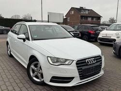Weiß (gletscherweiss) Gebraucht 2015 Audi A3 Sportback Attraction Kleinwagen | 9.500 € (Fairer Preis)