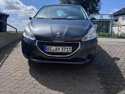Grau Gebraucht 2014 Peugeot 208 Active Kleinwagen | 4.000 € (Guter Preis)