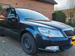 Schwarz Gebraucht 2013 Skoda Octavia Kombi | 4.150 € (Guter Preis)