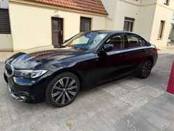 Schwarz Gebraucht 2020 BMW 330e Sport Line Limousine | 29.000 € (Fairer Preis)