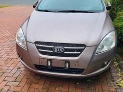 Gold Gebraucht 2008 Kia Ceed Limousine | 1.250 €