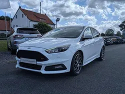 Frostweiß Gebraucht 2017 Ford Focus Sport Limousine | 18.490 € (Etwas zu teuer)