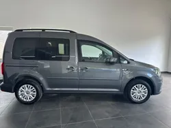 Grau Gebraucht 2019 VW Caddy Beach Van / Kleinbus | 21.500 €