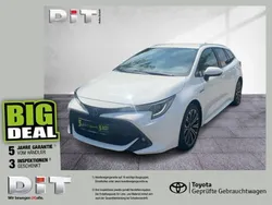 Schneeweiß Gebraucht 2021 Toyota Corolla Team Kombi | 21.640 € (Superpreis)
