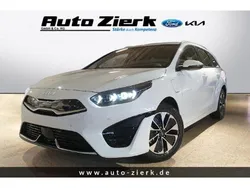 Weiss Gebraucht 2023 Kia Ceed Sportswagon Spirit Kombi | 30.990 € (Teuer)