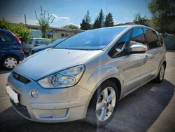 Silber Gebraucht 2008 Ford S-MAX Titanium Van / Kleinbus | 8.000 €