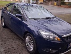 Blau Gebraucht 2010 Ford Focus Limousine | 1.550 € (Fairer Preis)
