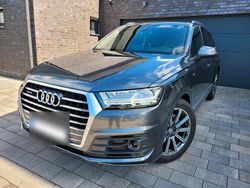 Grau Gebraucht 2015 Audi Q7 Comfort SUV | 29.999 € (Etwas zu teuer)