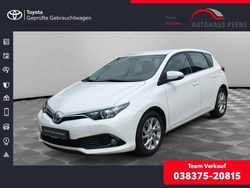 Super white 2 Gebraucht 2017 Toyota Auris Comfort Limousine | 15.500 € (Teuer)