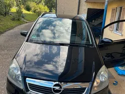 Schwarz Gebraucht 2006 Opel Zafira Van / Kleinbus | 2.350 € (Fairer Preis)
