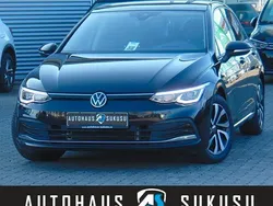 Deep black perleffekt Gebraucht 2022 VW Golf VIII Active Limousine | 24.990 € (Etwas zu teuer)