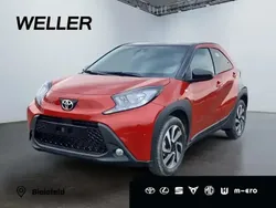 Chili red perleffekt/dach mysticschwarz mica (rot) Neu 2025 Toyota Aygo Team Kleinwagen | 18.490 €