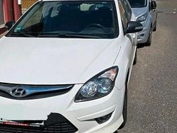 Weiß Gebraucht 2012 Hyundai i30 Kombi | 2.000 €