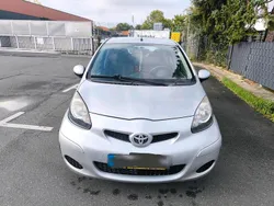 Grau Gebraucht 2010 Toyota Aygo Kleinwagen | 1.800 € (Guter Preis)