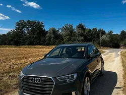 Grau Gebraucht 2018 Audi A3 Sportback Limousine | 15.500 € (Fairer Preis)