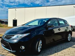 Schwarz Gebraucht 2013 Toyota Auris Edition Limousine | 8.100 € (Fairer Preis)