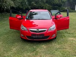 Rot Gebraucht 2010 Opel Astra Kleinwagen | 2.399 € (Superpreis)