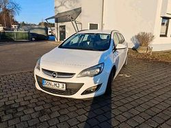 Weiß Gebraucht 2013 Opel Astra Kombi | 3.900 €
