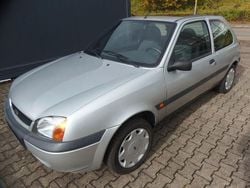 Silber Gebraucht 2001 Ford Fiesta Limousine | 1.990 €