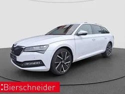 Weiss Gebraucht 2024 Skoda Superb Style Kombi | 54.679 €