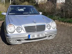 Grau Gebraucht 2000 Mercedes E200 Limousine | 3.450 €