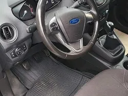 Weiß Gebraucht 2016 Ford Courier Van / Kleinbus | 6.999 €