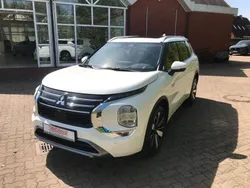 Weiß Neu 2025 Mitsubishi Outlander P-HEV Top SUV | 57.990 €
