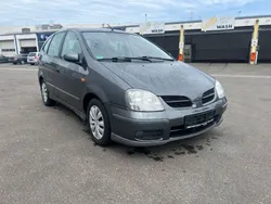 Grau Gebraucht 2003 Nissan Almera Tino Van / Kleinbus | 2.480 € (Fairer Preis)